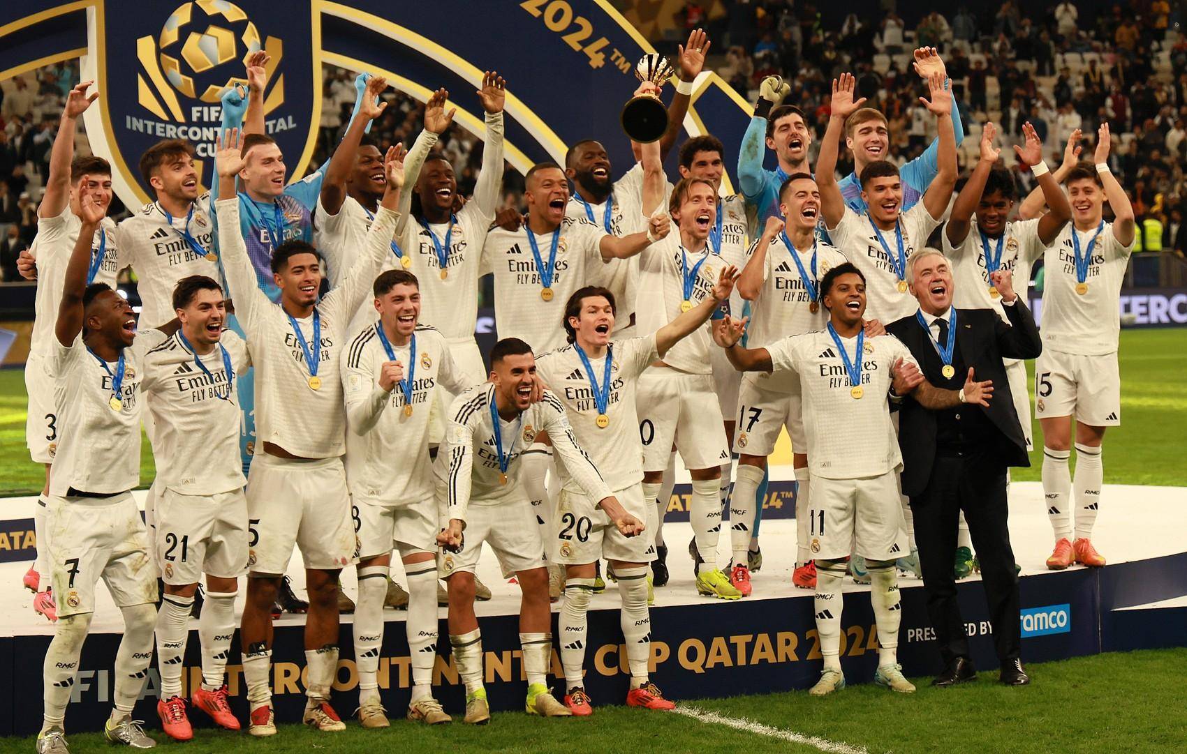 2025欧洲金童奖颁奖典礼：杜埃获得2025年金童奖