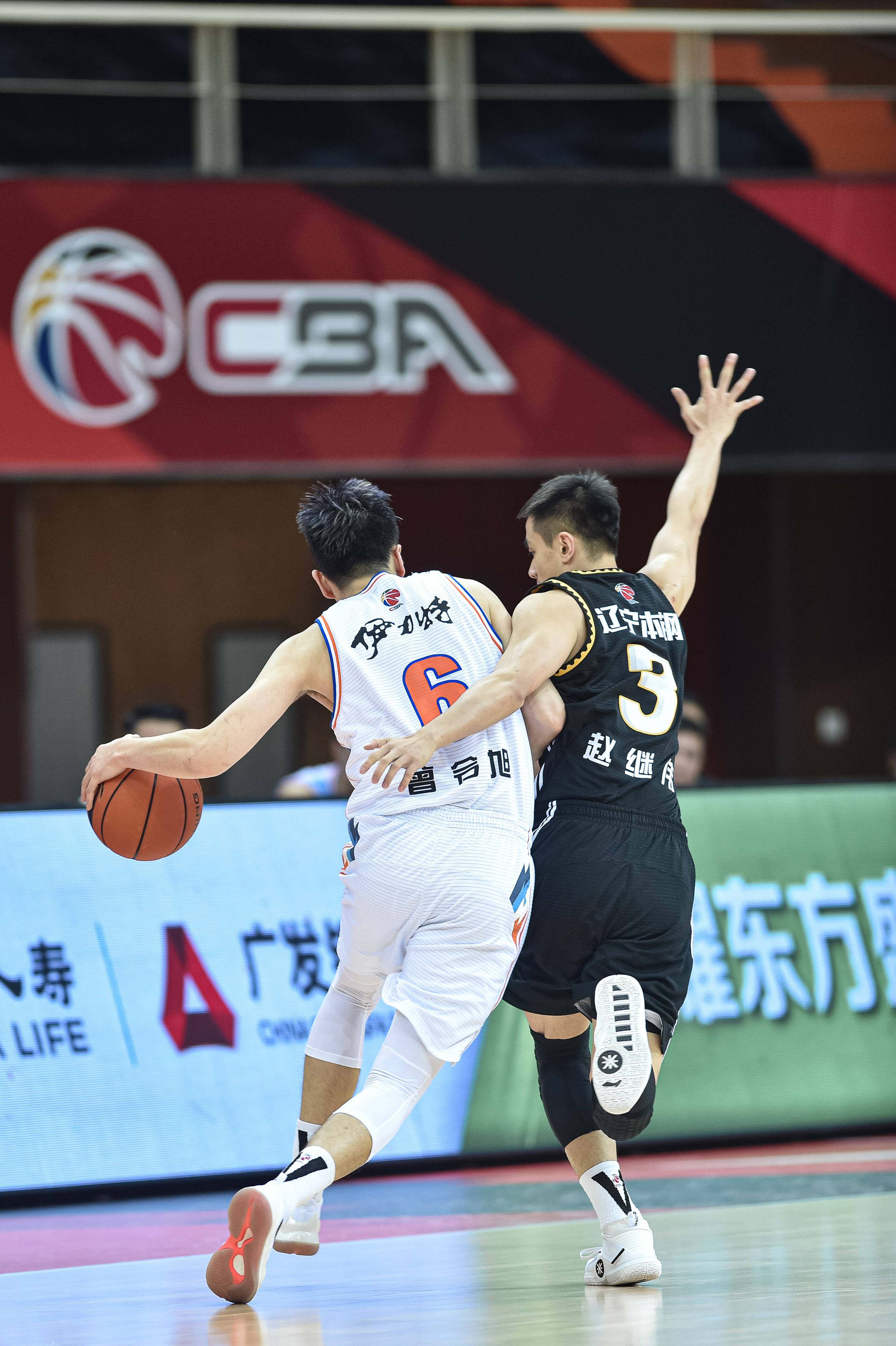 中锋连续三场戴帽，太恐怖
