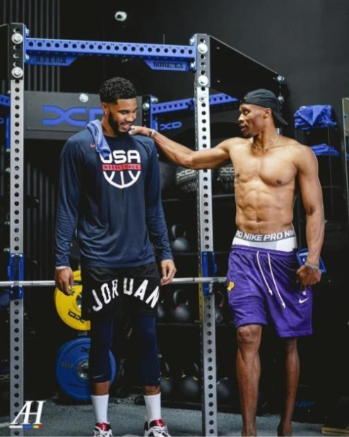 [NBA]伦纳德突分外线 科林斯底角三分稳稳命中